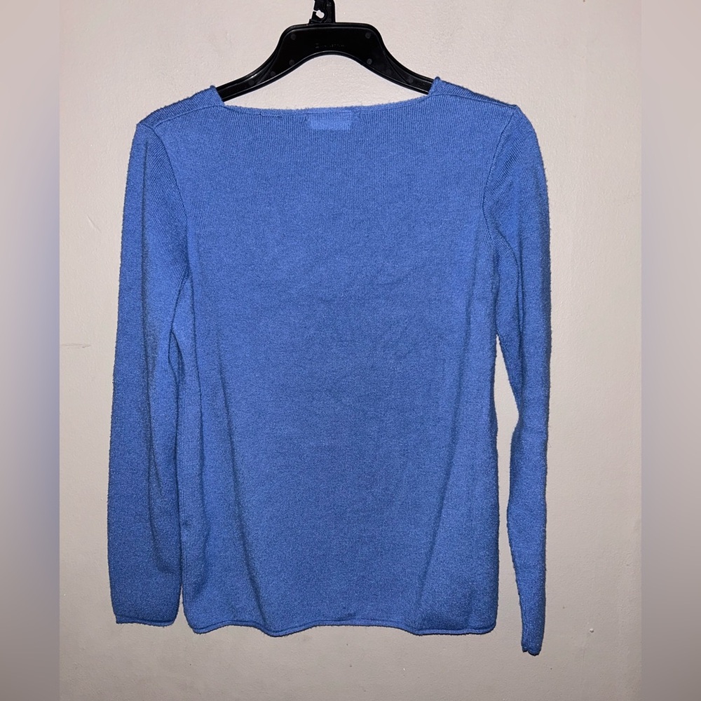 T Tahari Sweater - lightweight v-neck pullover sweater in buttercup blue - Picture 6 of 9